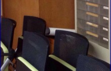 会議用チェアもスタッキングタイプを投入。