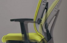 背座が連動するロッキングにより、体の大きな動きを快適にサポート。