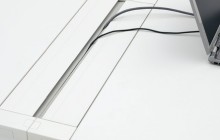 配線はき出しフリー。しかもカバーの向き変更で広く使えます。