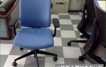 Wizard Ⅱ座面をスライド可能。 身長の高い方は座面を手前に引出す。 身長の低い方は座面を奥に収納する。 よって、お尻が「前ズレ」する事を防ぎます。