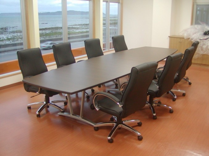 うるま市 O様　:　間仕切り工事及び新設家具一式納入